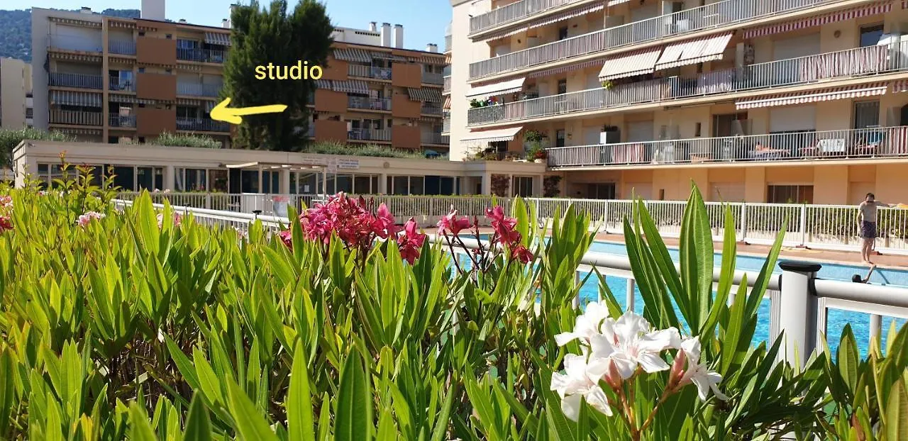 Appartement Les Caroubiers à Roquebrune-Cap-Martin