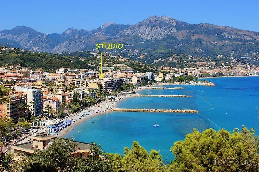 Appartement Les Caroubiers à Roquebrune-Cap-Martin 0*,  France
